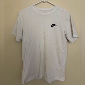 Nike Men's Light Gray Short Sleeve Tee